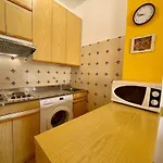 Lejlighed Homely Flat With Shared Pool *