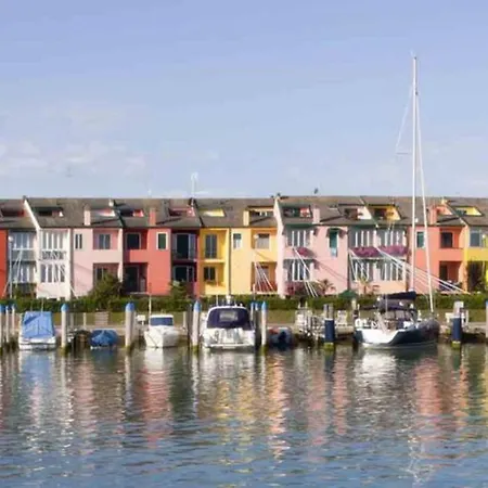 Διαμέρισμα Homely Flat With Shared Pool Porto Santa Margherita di Caorle