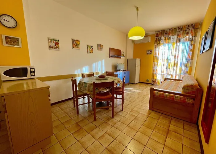 Appartement Homely Flat With Shared Pool