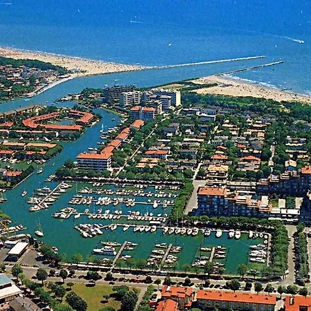Great Flat With Shared Pool And Lovely Balcony Apartment Porto Santa Margherita di Caorle