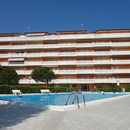 Apartment Great Flat With Shared Pool And Lovely Balcony *